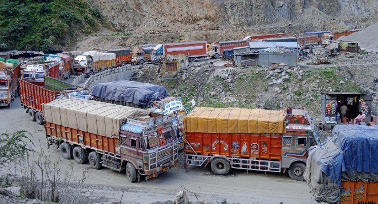 Jammu-Srinagar Highway Closed For Taffic Due To Landslides
